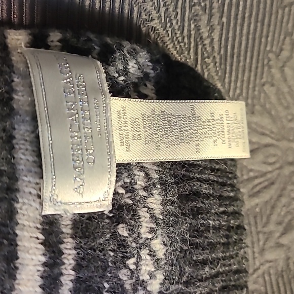 🌸American Eagle Outfitters Y2K Skinny Wool Blend Scarf, Charcoal Gray and white - Picture 4 of 5